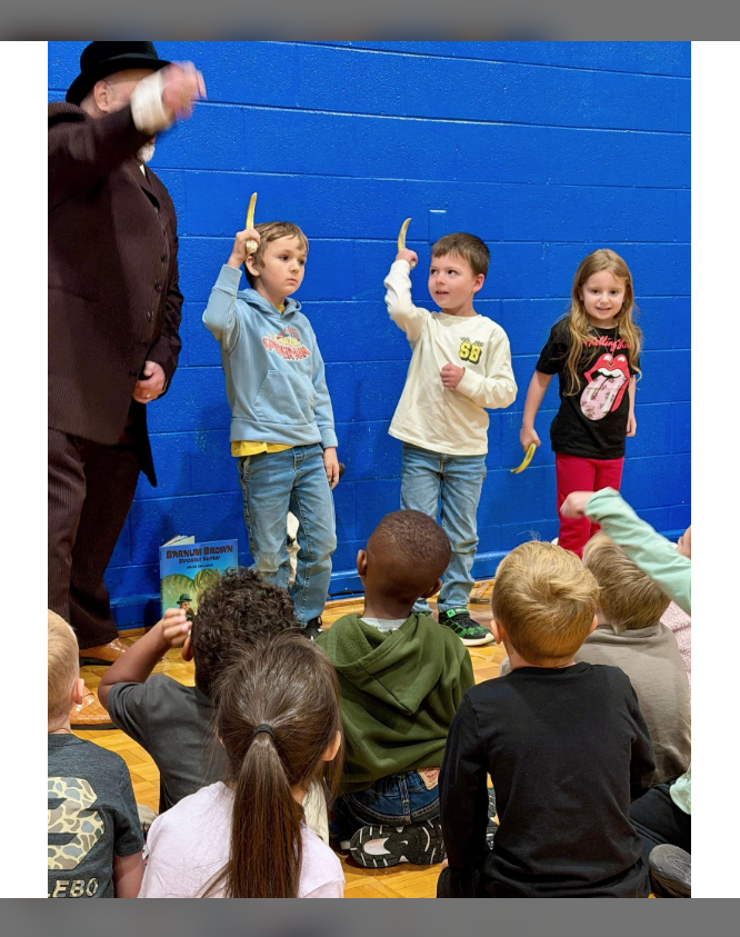 Mr. Terry Allee entertained Kindergarten-2nd Grade students with an interactive presentation of Barnum Brown. The archeologist who found the first bones of the Tyrannosaurus Rex 🦖. Students were engaged in the storytelling by Mr. Allee. Thank you for such an amazing experience!