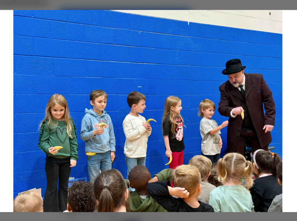 Mr. Terry Allee entertained Kindergarten-2nd Grade students with an interactive presentation of Barnum Brown. The archeologist who found the first bones of the Tyrannosaurus Rex 🦖. Students were engaged in the storytelling by Mr. Allee. Thank you for such an amazing experience!