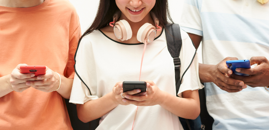 students using cell phones