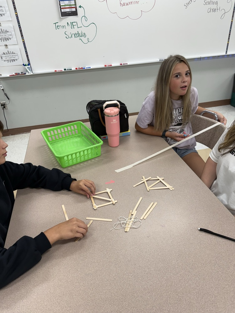 Mrs. Reitter’s (Shelanskey) Science class made inquiries and observations when given a set of supplies. Students tried to build the biggest standing tower!