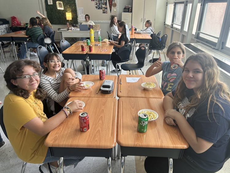 Congratulations to our GMS students who reached the top level in the summer reading challenge! They celebrated their success with a Popcorn & Pop party!