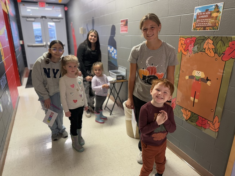 The GMS Leo Club kids had a great time celebrating at the Fall Festival Fun event with Mrs. Burns’s full day preschool class this morning.