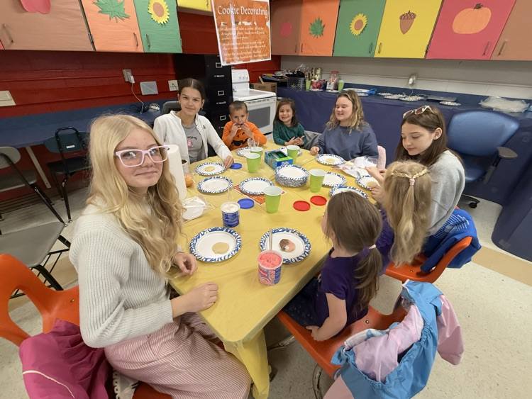 The GMS Leo Club kids had a great time celebrating at the Fall Festival Fun event with Mrs. Burns’s full day preschool class this morning.