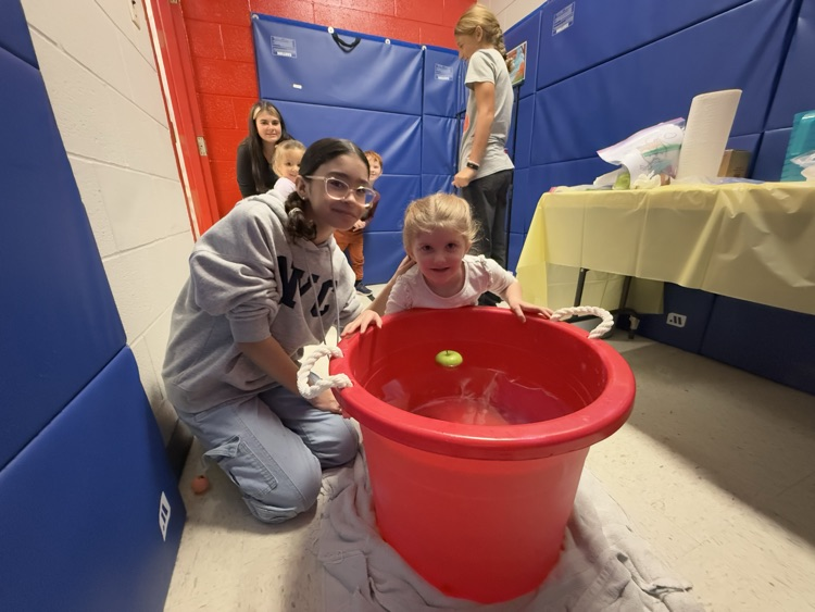 The GMS Leo Club kids had a great time celebrating at the Fall Festival Fun event with Mrs. Burns’s full day preschool class this morning.
