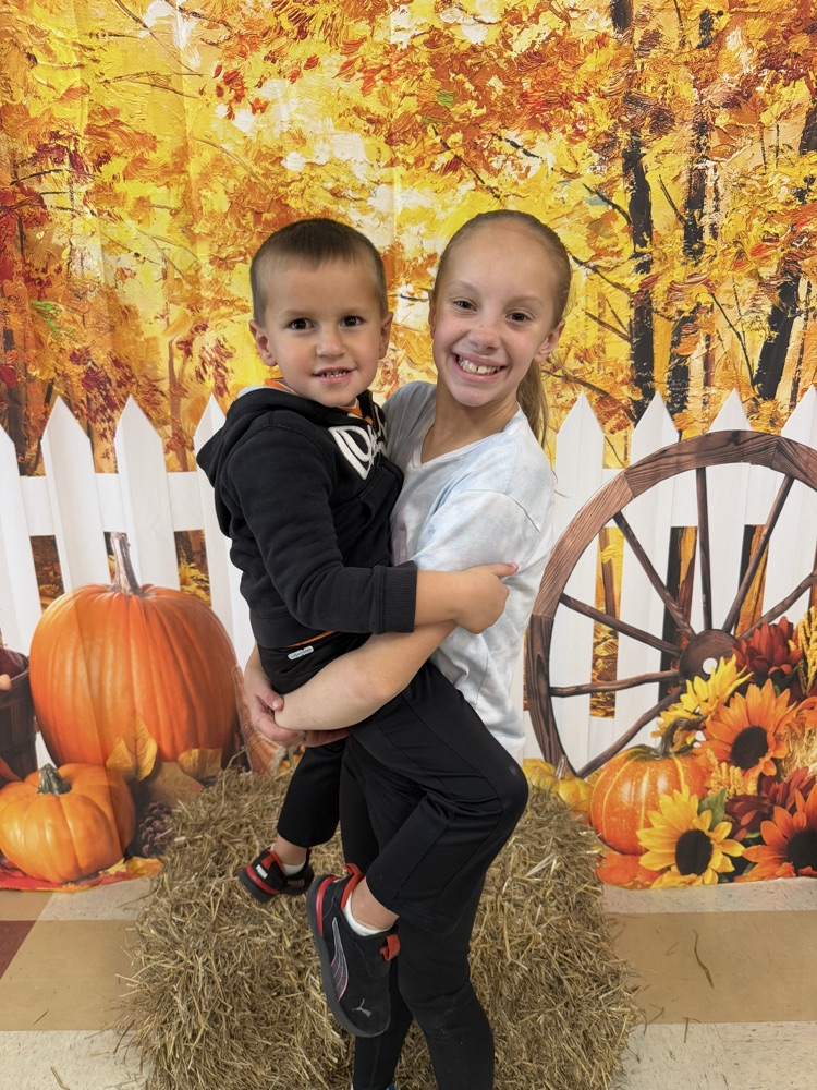 The GMS Leo Club kids had a great time celebrating at the Fall Festival Fun event with Mrs. Burns’s full day preschool class this morning.