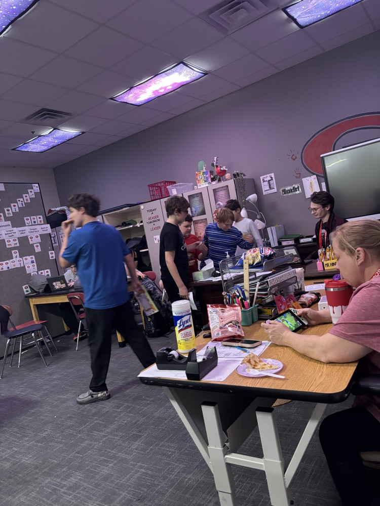 Mr. Hines and Mrs. Kallmeyer's GMS classes enjoyed cooking and eating a Thanksgiving Feast. They also enjoyed a fun thanksgiving themed scavenger hunt/escape room! 