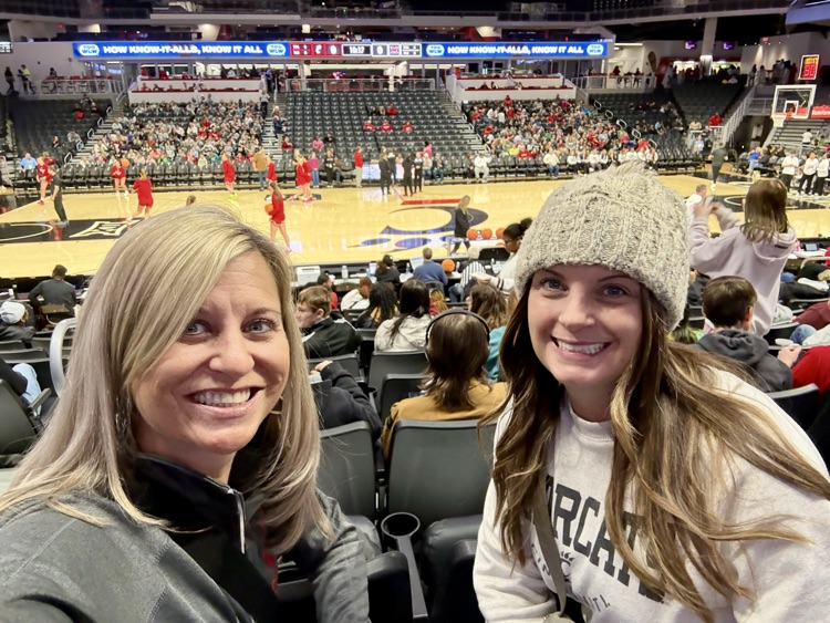 GMS 8th grade students in Mrs. DeNu's classes took a field trip down to the University of Cincinnati today for their education day! 