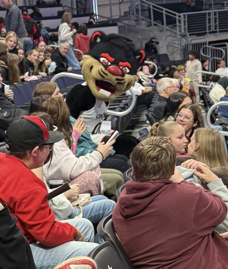 GMS 8th grade students in Mrs. DeNu's classes took a field trip down to the University of Cincinnati today for their education day! 