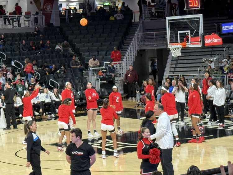 GMS 8th grade students in Mrs. DeNu's classes took a field trip down to the University of Cincinnati today for their education day! 