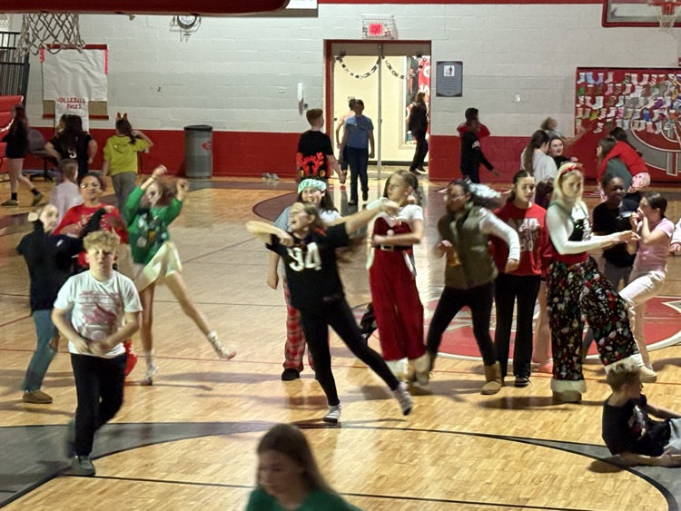 GMS students had a wonderful time at their grade level dances on Friday! It was a great way to close out the quarter and kick off winter break!