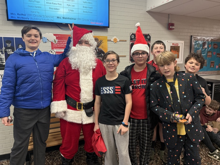 GMS students had a wonderful time at their grade level dances on Friday! It was a great way to close out the quarter and kick off winter break!