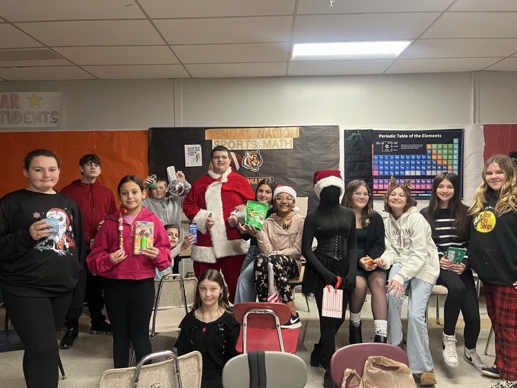 GMS students had a wonderful time at their grade level dances on Friday! It was a great way to close out the quarter and kick off winter break!