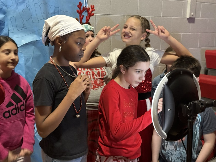 GMS students had a wonderful time at their grade level dances on Friday! It was a great way to close out the quarter and kick off winter break!