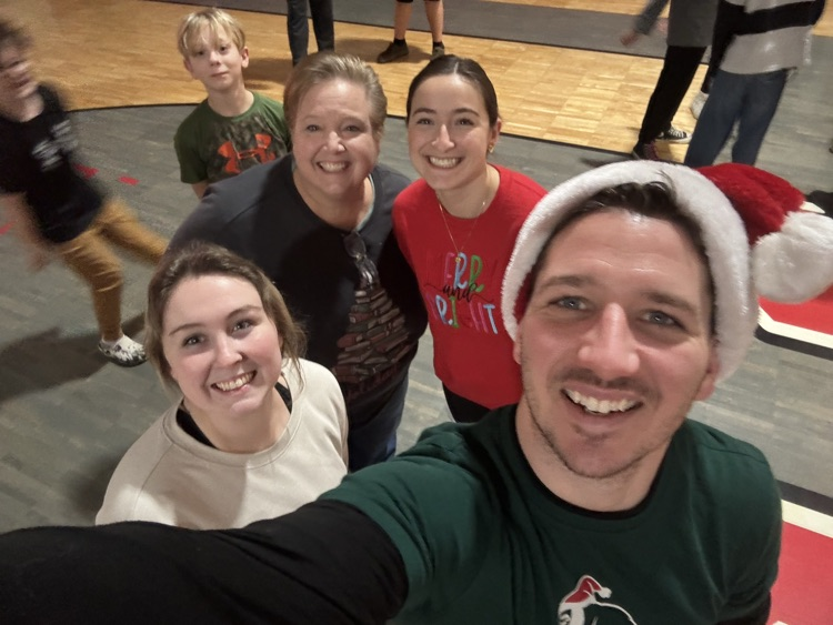 GMS students had a wonderful time at their grade level dances on Friday! It was a great way to close out the quarter and kick off winter break!