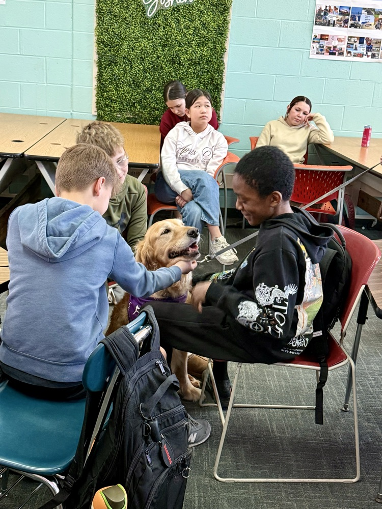 Students visit with Circle Tail ambassadors!