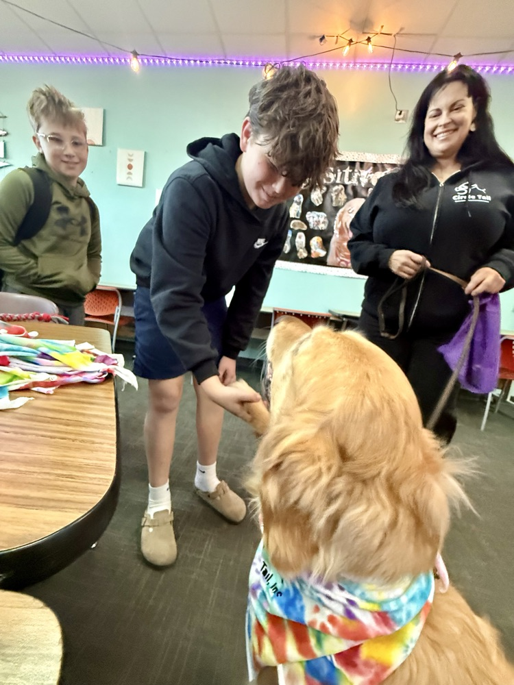 Students visit with Circle Tail ambassadors!