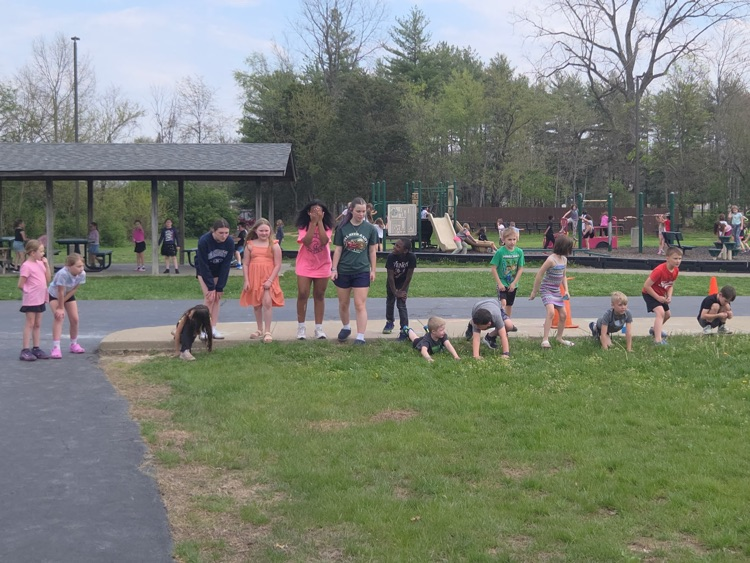 It's Friday... so you know what that means! Mini Warrior Mentor Day! The middle school PE students just love visiting with the elementary PE students! 
