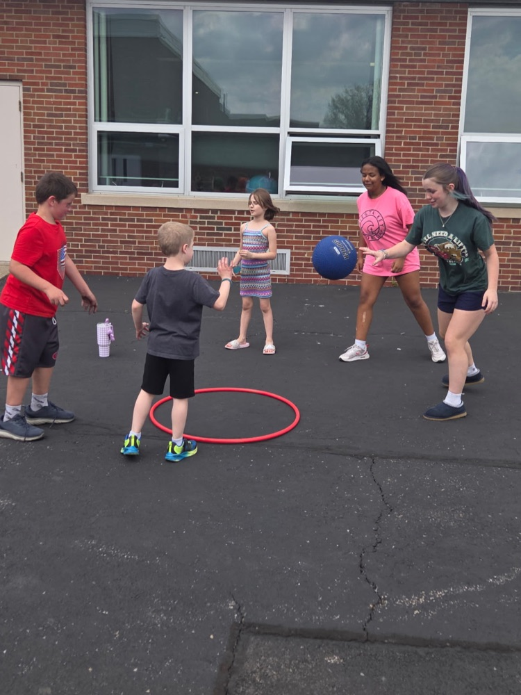 It's Friday... so you know what that means! Mini Warrior Mentor Day! The middle school PE students just love visiting with the elementary PE students! 