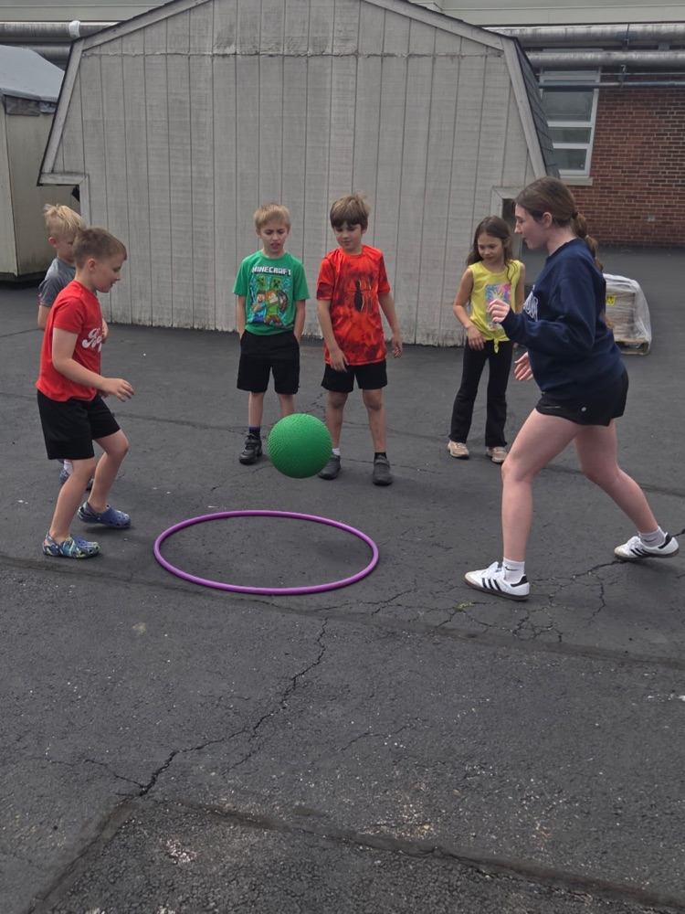 It's Friday... so you know what that means! Mini Warrior Mentor Day! The middle school PE students just love visiting with the elementary PE students! 