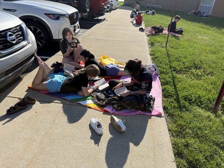 Mrs. Fine's 6th grade ELA students took full advantage of a beautiful day by reading outside!