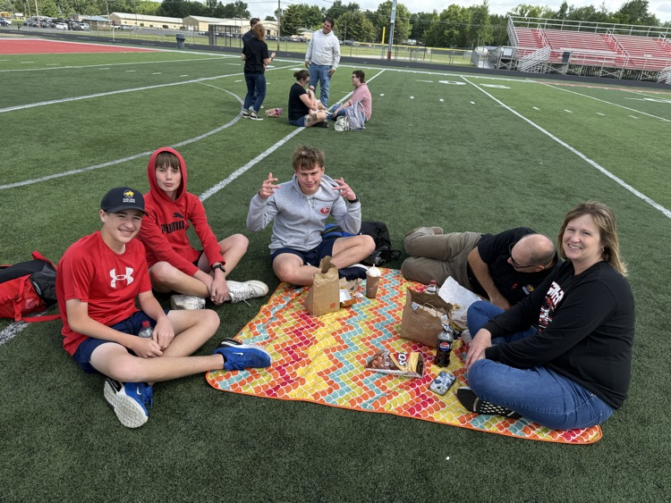 GMS 8th grade students had their awards ceremony and the very last "Picnic With My Peeps" today! It was awesome to see so many parents today! 