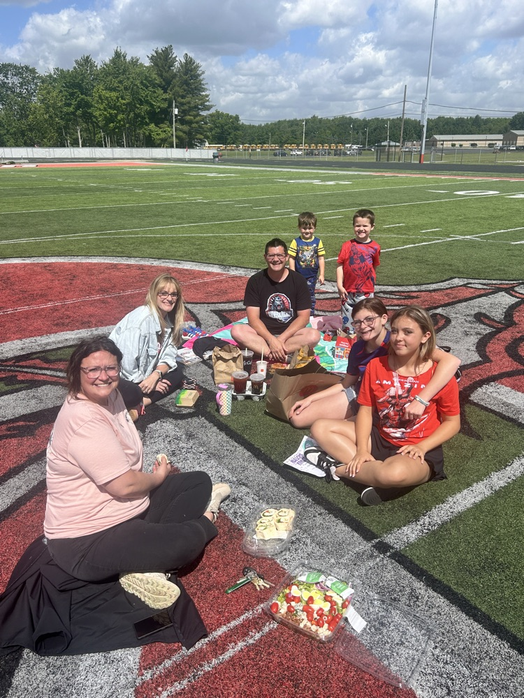 GMS 8th grade students had their awards ceremony and the very last "Picnic With My Peeps" today! It was awesome to see so many parents today! 