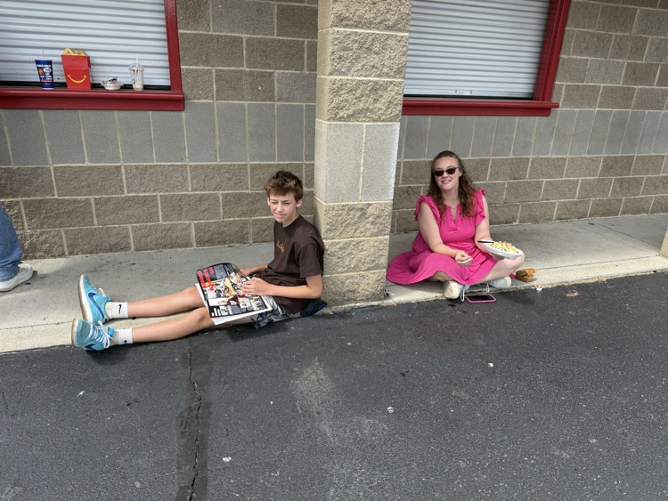 GMS 8th grade students had their awards ceremony and the very last "Picnic With My Peeps" today! It was awesome to see so many parents today! 