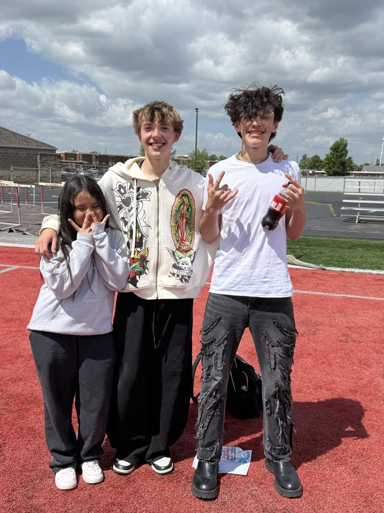GMS 8th grade students had their awards ceremony and the very last "Picnic With My Peeps" today! It was awesome to see so many parents today! 