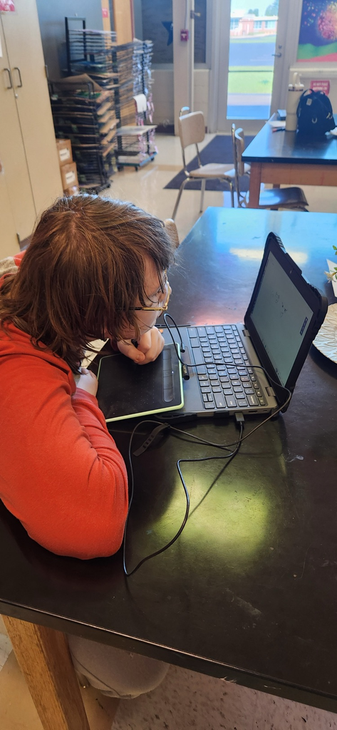 GMS students in Mrs. Mink's art classes have been super creative this week! She offers Crocheting and Doodling as a selection and here are some photos from this week!