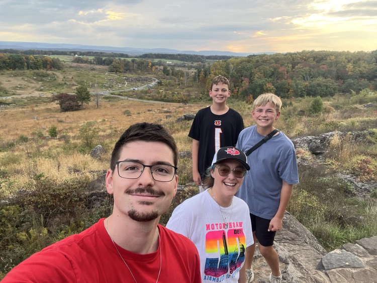 🇺🇸Our 8th graders kicked off their Washington, D.C. trip today with an unforgettable first stop in Gettysburg!