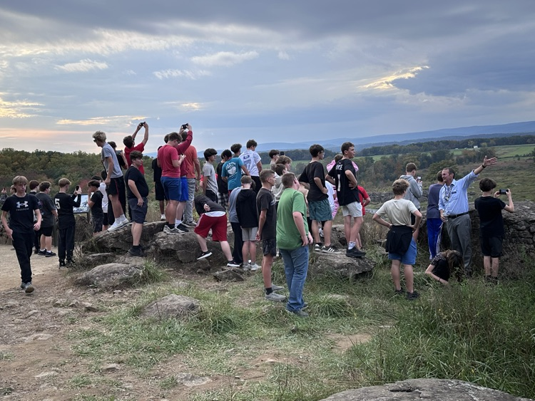 🇺🇸Our 8th graders kicked off their Washington, D.C. trip today with an unforgettable first stop in Gettysburg!