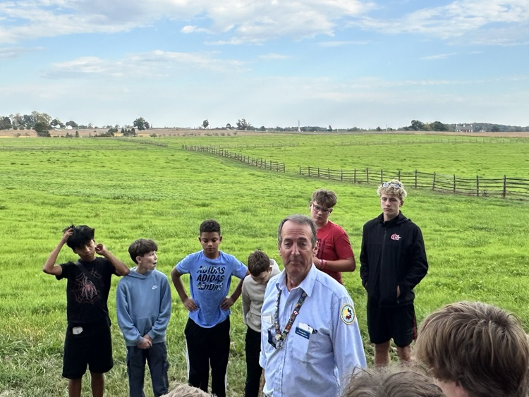 🇺🇸Our 8th graders kicked off their Washington, D.C. trip today with an unforgettable first stop in Gettysburg!