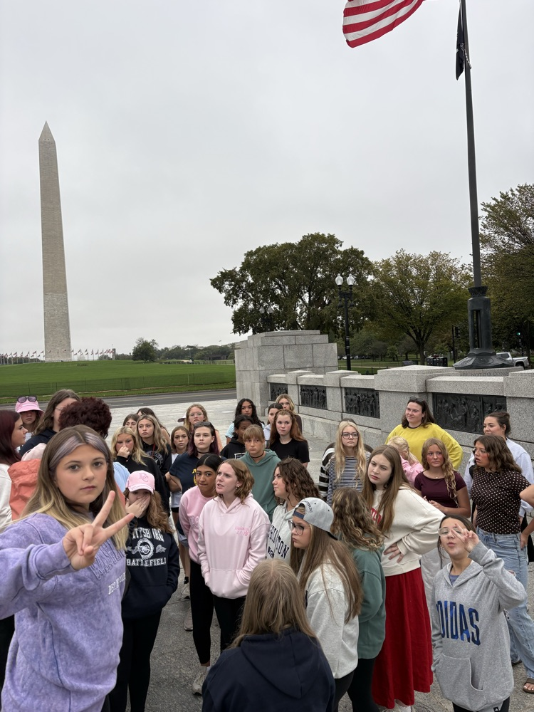 GMS 8th grade Washington DC trip day 3! Check out the group photo in front of our nation’s Capitol Building!