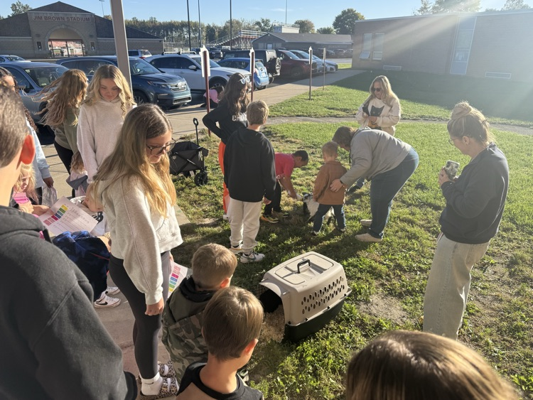The Goshen Middle School Leo Club had a fun time hosting Mrs. Burns’s full day preschool class for the Fall on the Farm event this morning.
