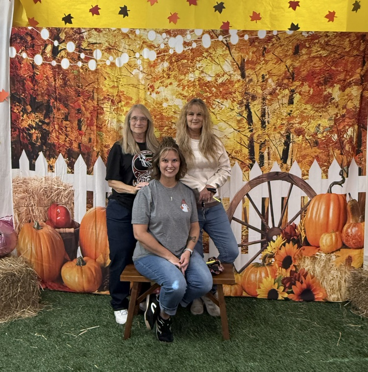 The Goshen Middle School Leo Club had a fun time hosting Mrs. Burns’s full day preschool class for the Fall on the Farm event this morning.