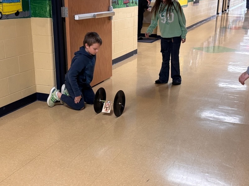 students testingout their mousetrap car
