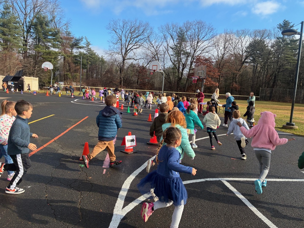 Students running a lap for the Turkey Trot