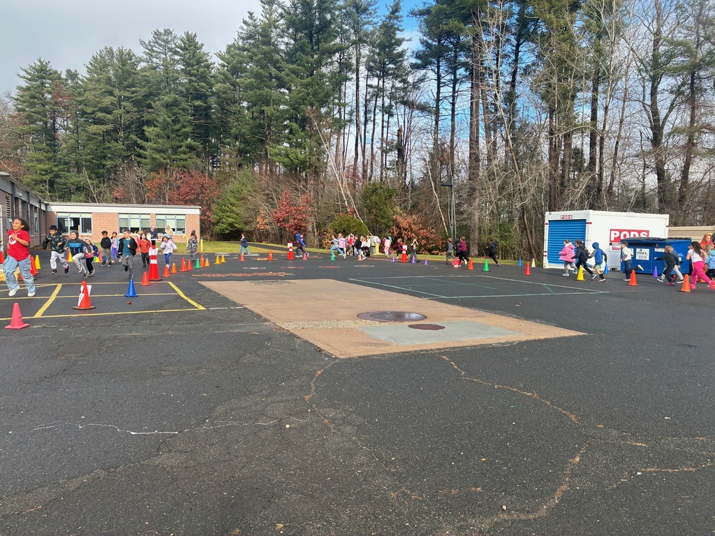 Students running a lap for the Turkey Trot