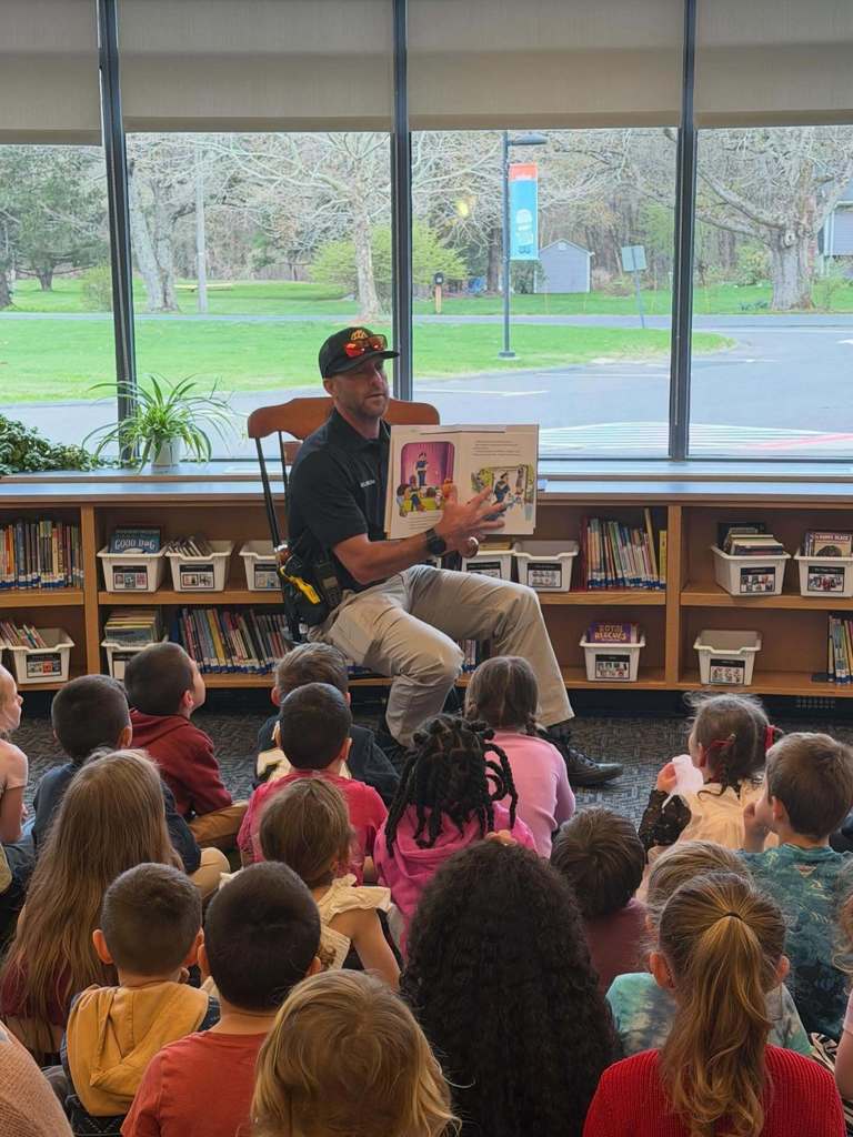 School Resource Officer reading to students