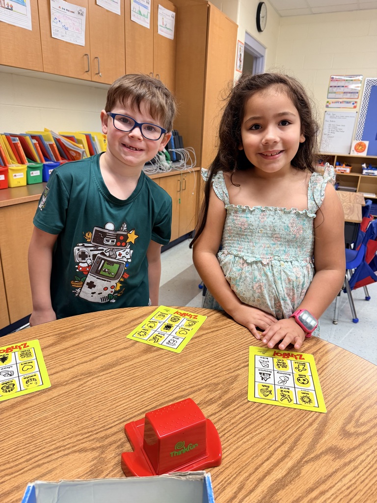 Students with viewfinder cards.