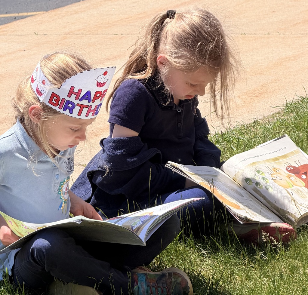 girls reading books