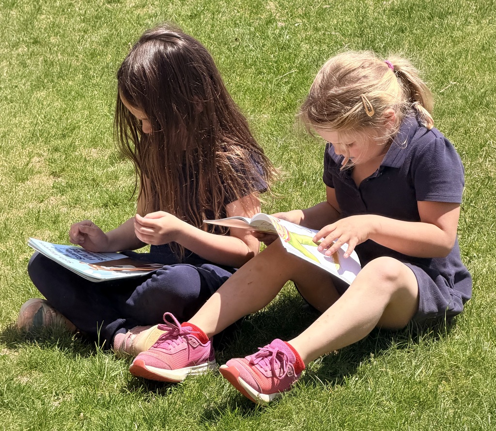 girls reading books