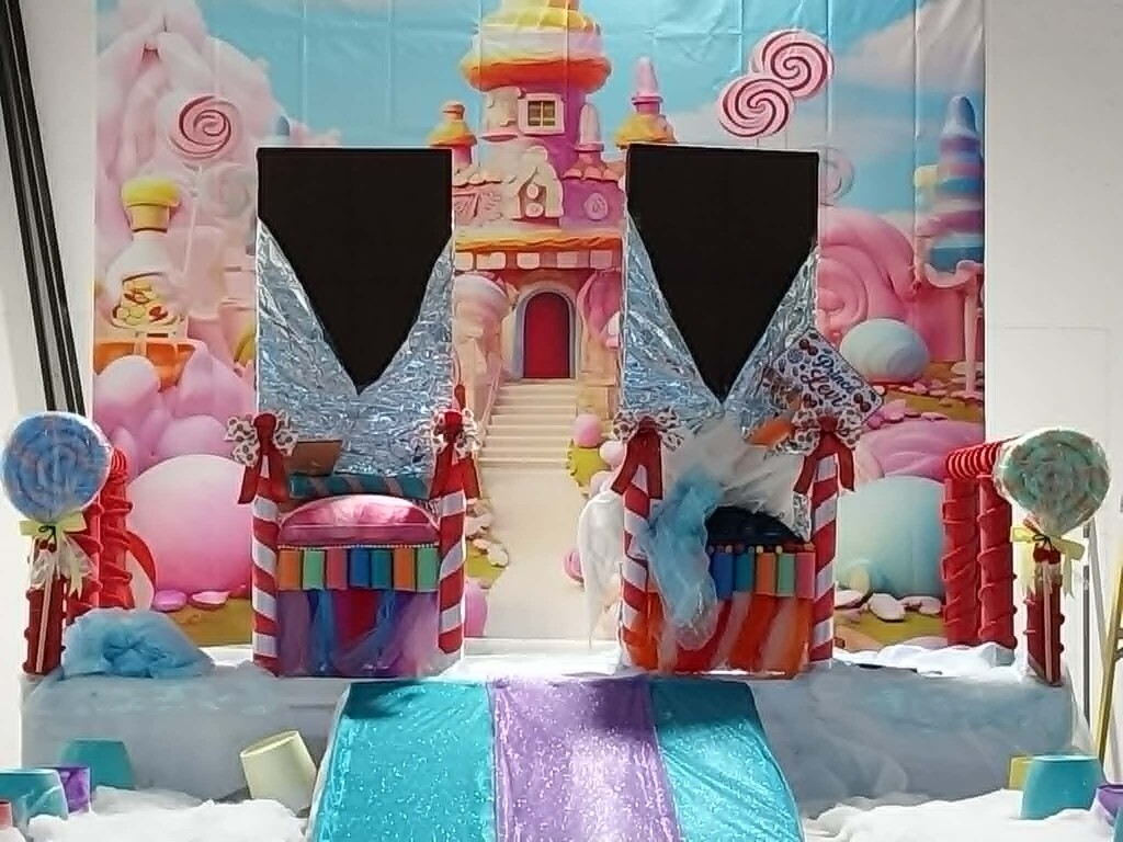 parade float with thrones for prince and princess