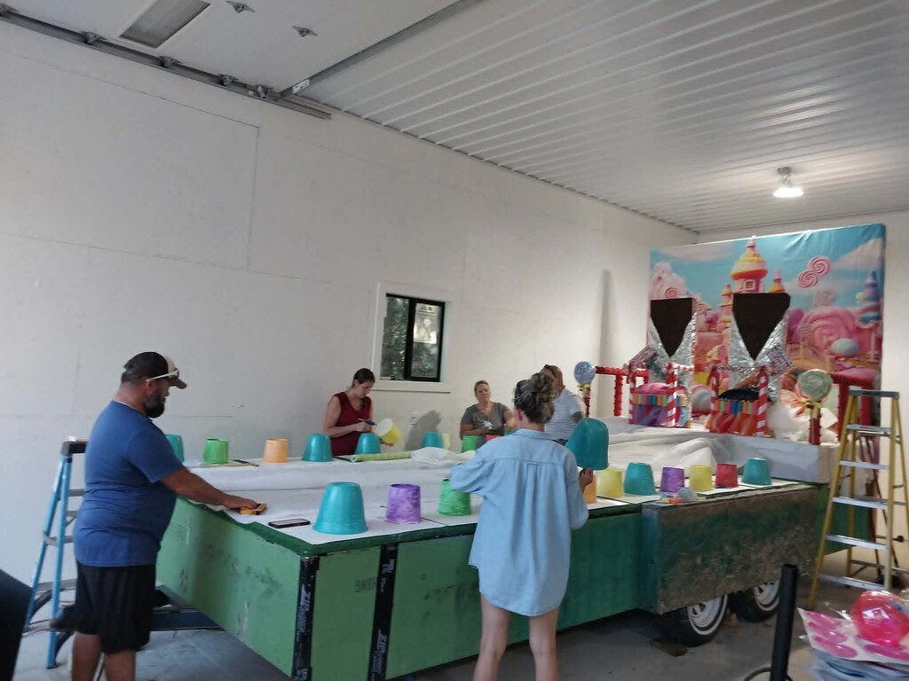 people building parade float