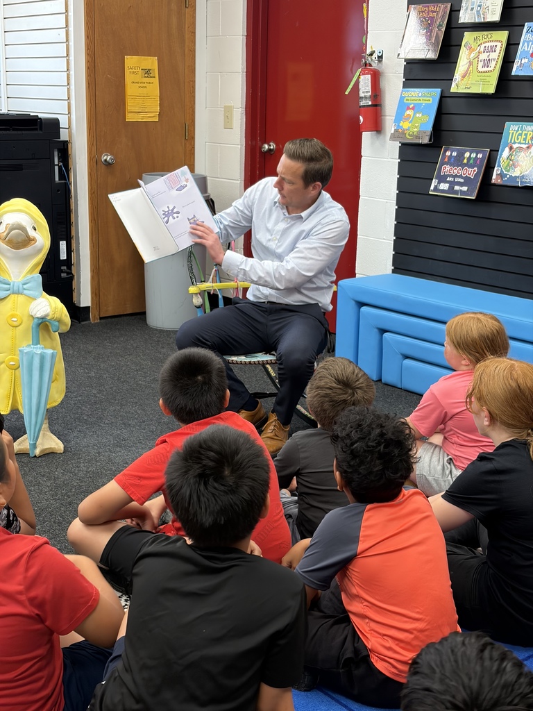 Reading to students