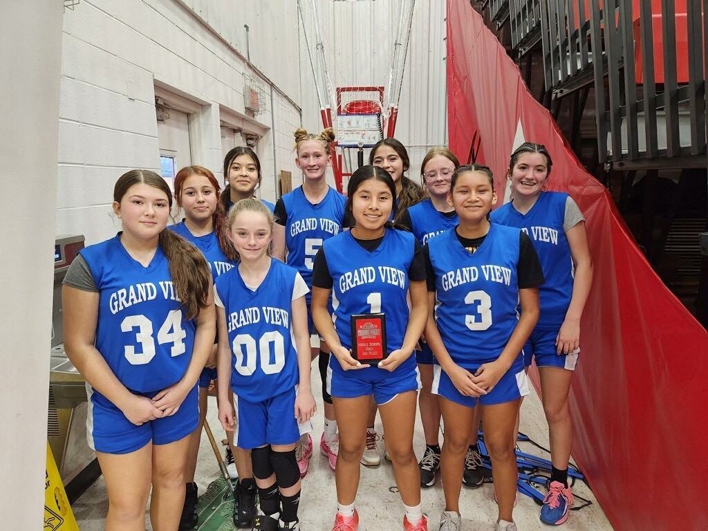 Players pose for photo after their win.