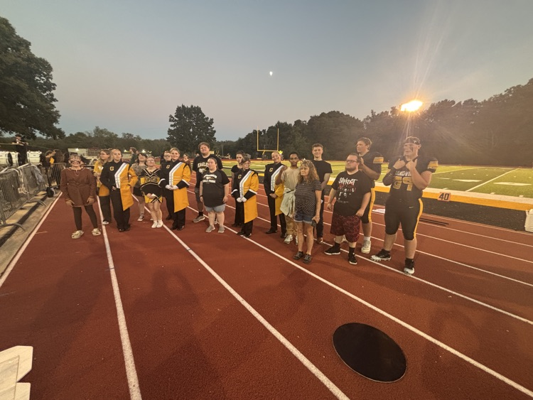 Alumni Choir sings the Anthem
