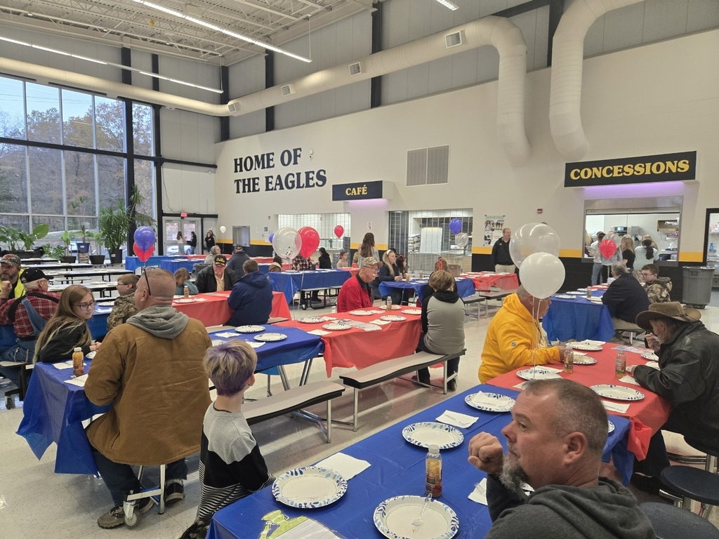 picture of family members and Veterans having breakfast in the high school commons