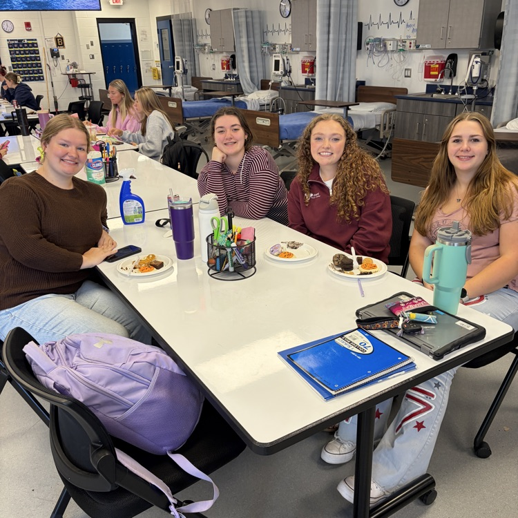 Allied Health Seniors ended the week with some sweet treats 🍫🍩🍪