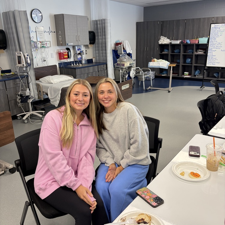 Allied Health Seniors ended the week with some sweet treats 🍫🍩🍪